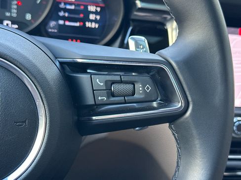 Certified 2025 Porsche Macan AWD/4WD image 27