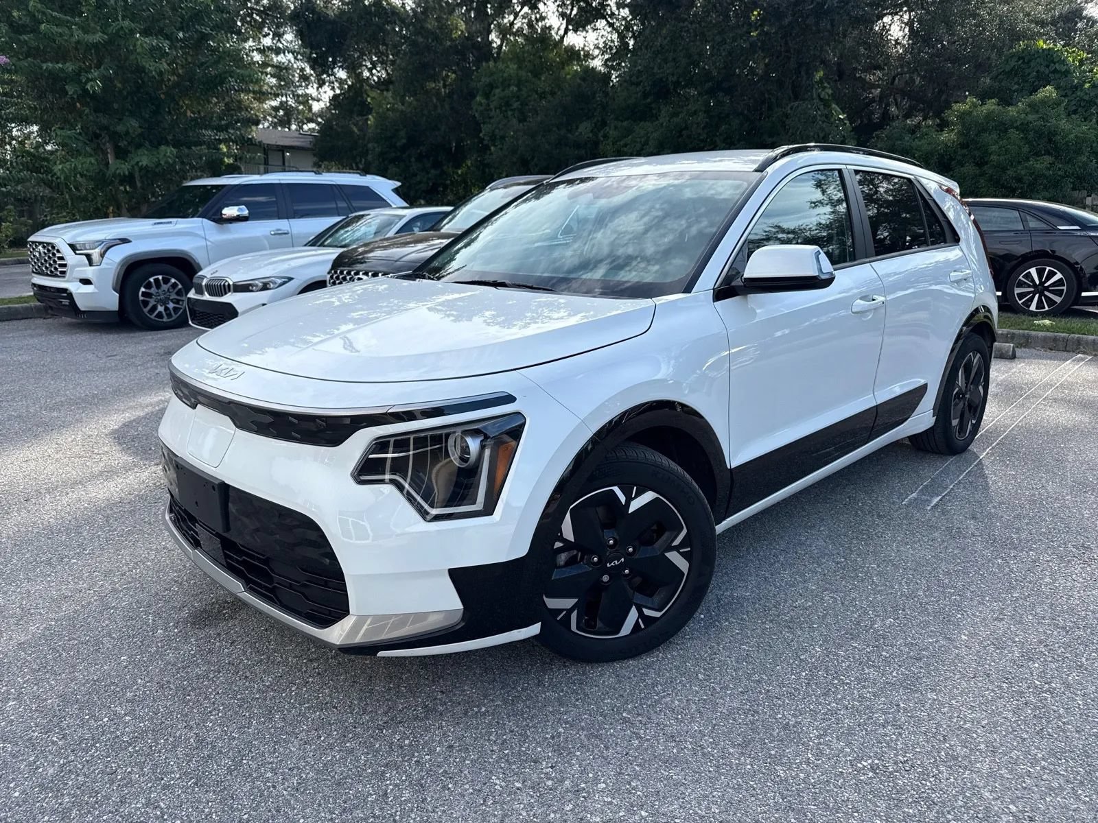 Used 2023 Kia Niro Wind w/ Wind Preserve Package FWD image 2
