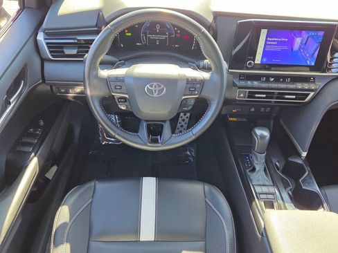 Used 2025 Toyota Camry SE image 7