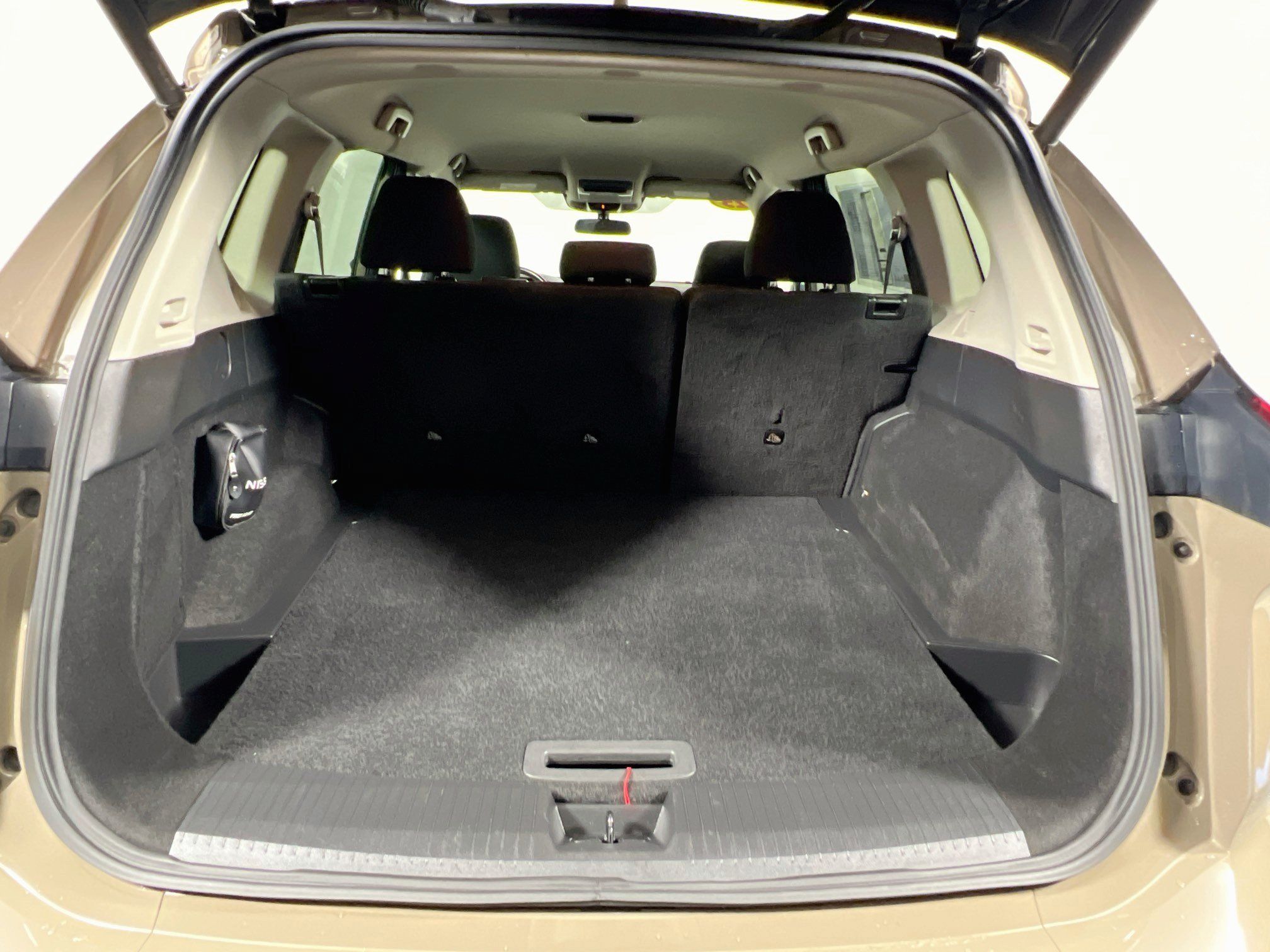 Used 2025 Nissan Rogue SV FWD image 33