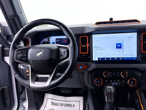 Used 2023 Ford Bronco Badlands image 3