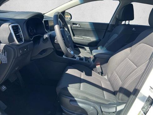 Used 2022 Kia Sportage LX image 10