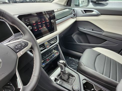 New 2025 Volkswagen Taos SEL image 7