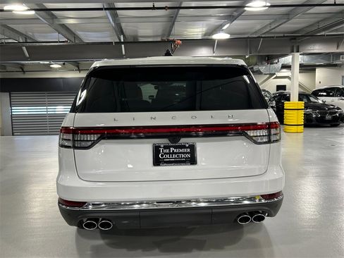 Used 2025 Lincoln Aviator Reserve w/ Illumination Package image 3