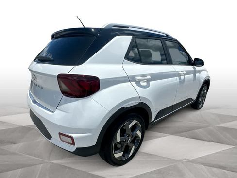 Used 2024 Hyundai Venue Limited FWD image 8