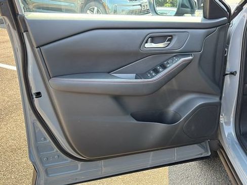 Certified 2025 Nissan Rogue SV AWD/4WD image 8