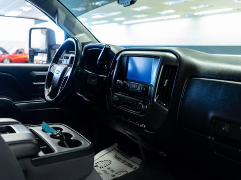 Used 2019 Chevrolet Silverado 2500 LT AWD/4WD image 14
