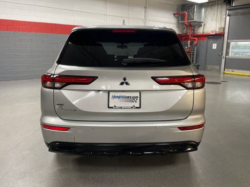 Used 2022 Mitsubishi Outlander SEL Black Edition image 9