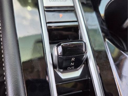 Used 2024 Volkswagen Atlas SE w/ Panoramic Sunroof Package FWD image 29