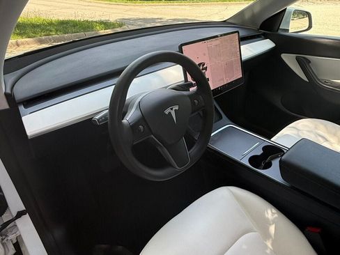 Used 2021 Tesla Model Y Long Range AWD/4WD image 22