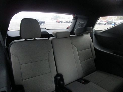 Used 2025 Chevrolet Traverse LT image 26