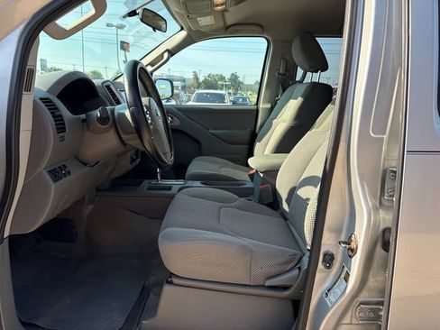 Used 2016 Nissan Frontier SV AWD/4WD image 9