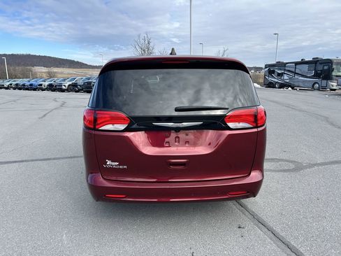 Used 2023 Chrysler Voyager LX image 6