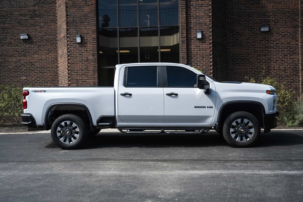 Used 2022 Chevrolet Silverado 2500 Custom w/ Custom Value Package AWD/4WD image 7