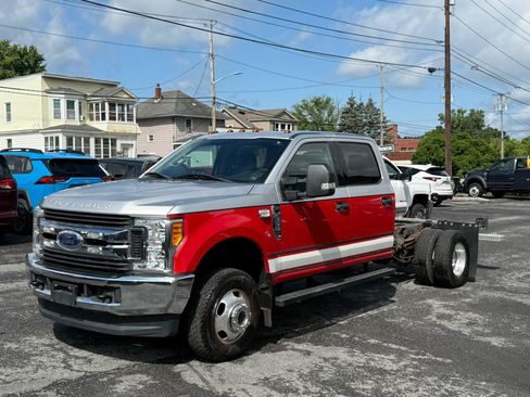 Used 2017 Ford F350 XLT w/ Snow Plow Prep Package AWD/4WD image 4