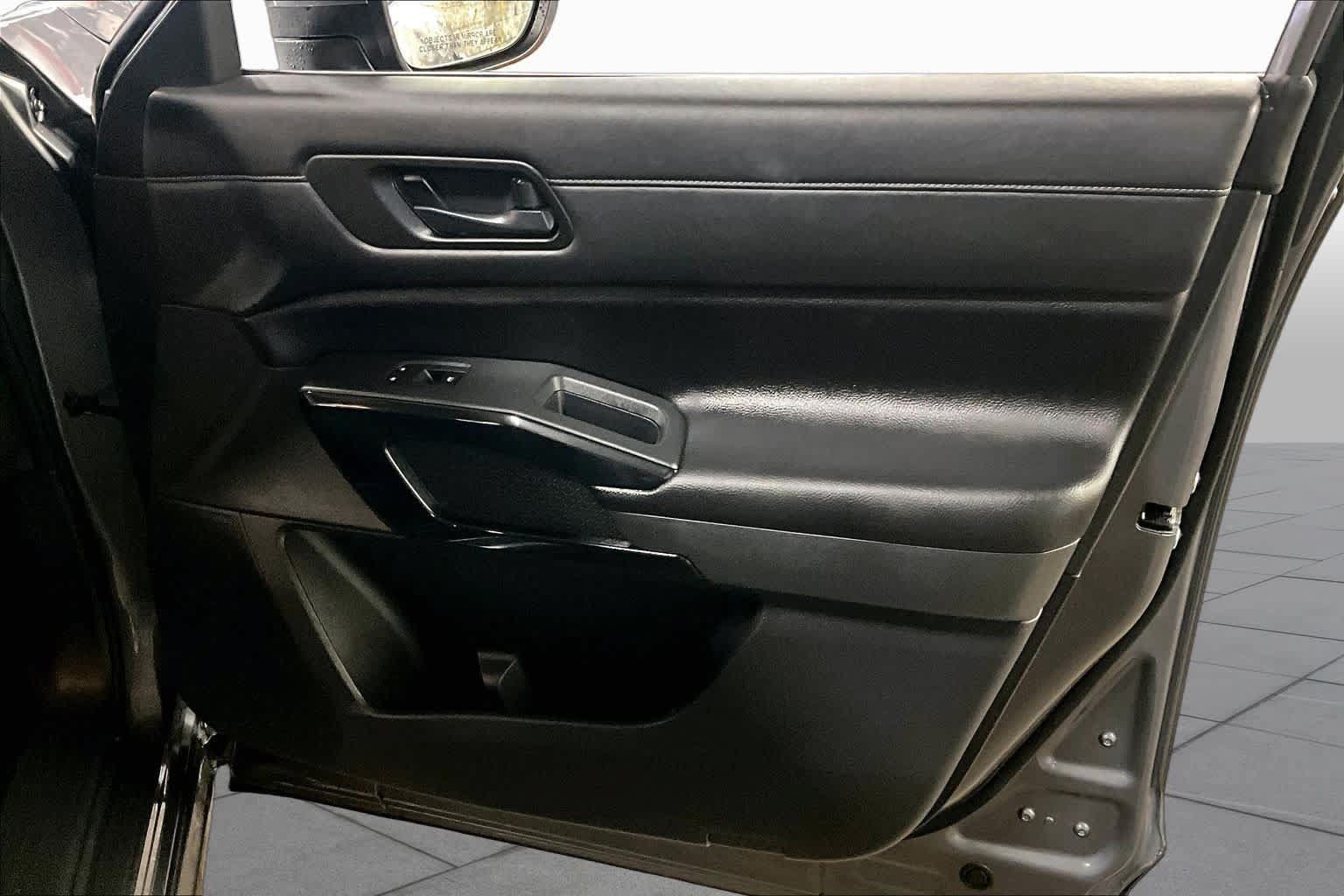 Used 2025 Nissan Pathfinder SV AWD/4WD image 21