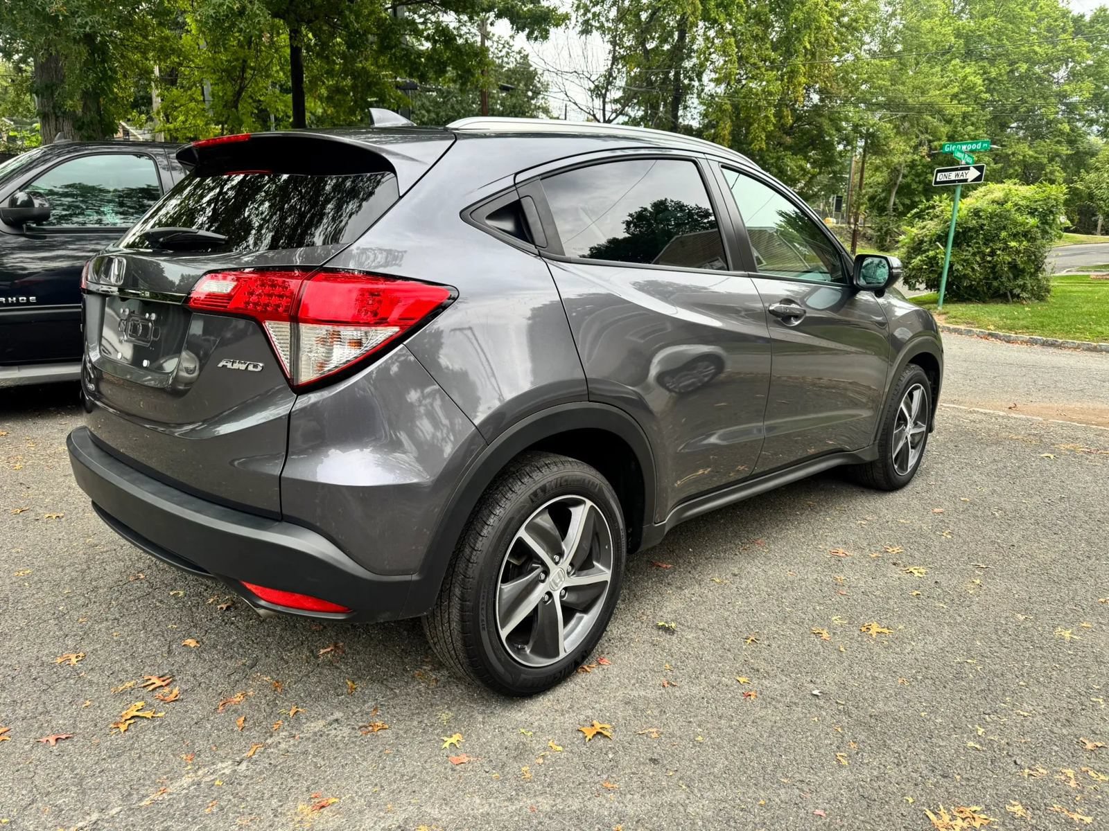 Used 2021 Honda HR-V EX-L image 4
