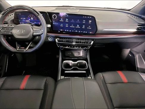 Used 2024 Chevrolet Traverse RS FWD image 18