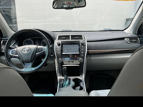 Used 2016 Toyota Camry XLE w/ Moonroof Package FWD image 4