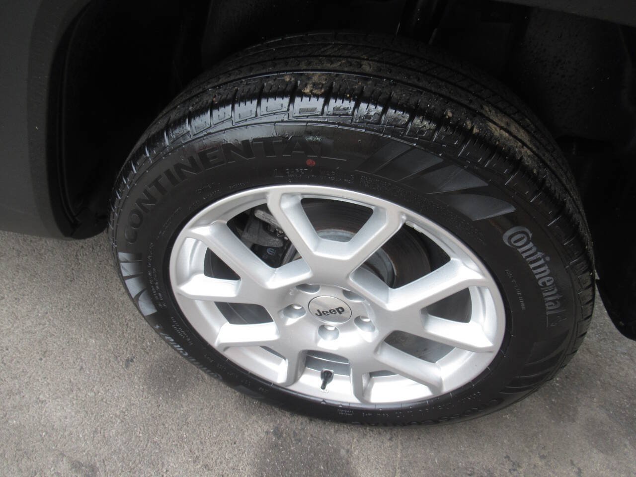 Used 2023 Jeep Renegade Latitude w/ Premium Group AWD/4WD image 13