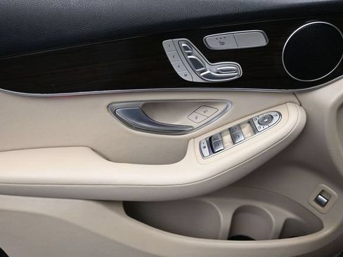 Used 2022 Mercedes-Benz GLC 300 w/ Premium Package Lite image 8