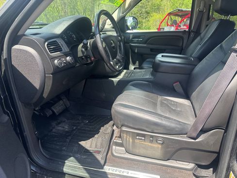 Used 2010 GMC Sierra 1500 SLT w/ All-Terrain Package AWD/4WD image 13