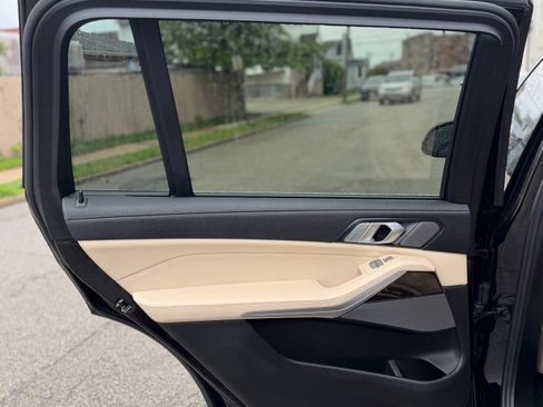Used 2021 BMW X7 xDrive40i w/ Executive Package AWD/4WD image 16