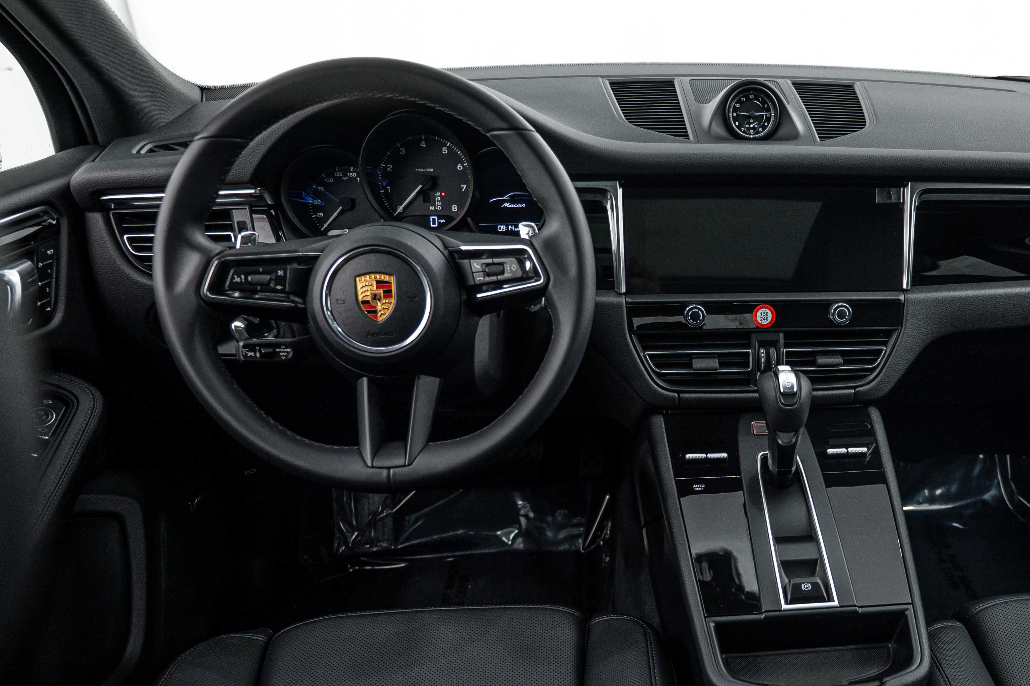 Certified 2026 Porsche Macan AWD/4WD image 23