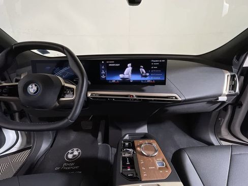 Used 2023 BMW iX M60 w/ Executive Package image 17