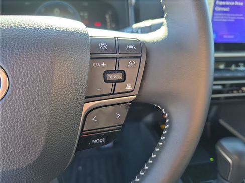 Used 2025 Toyota Camry SE image 23