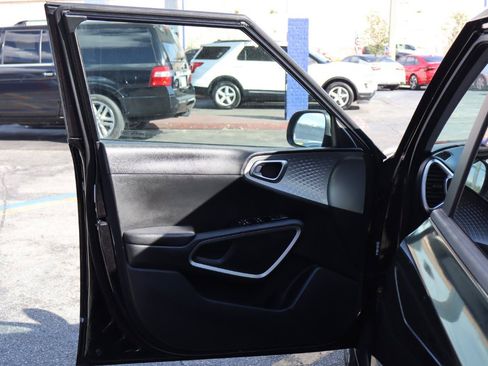 Used 2023 Kia Soul LX FWD image 9