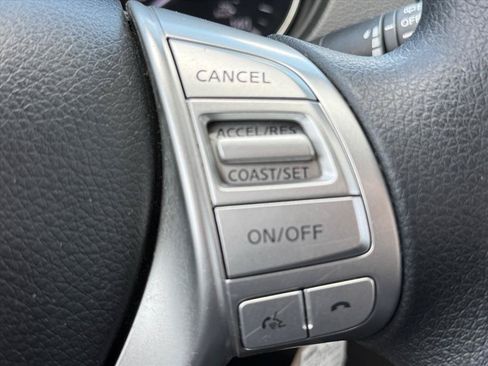 Used 2015 Nissan Rogue S FWD image 19
