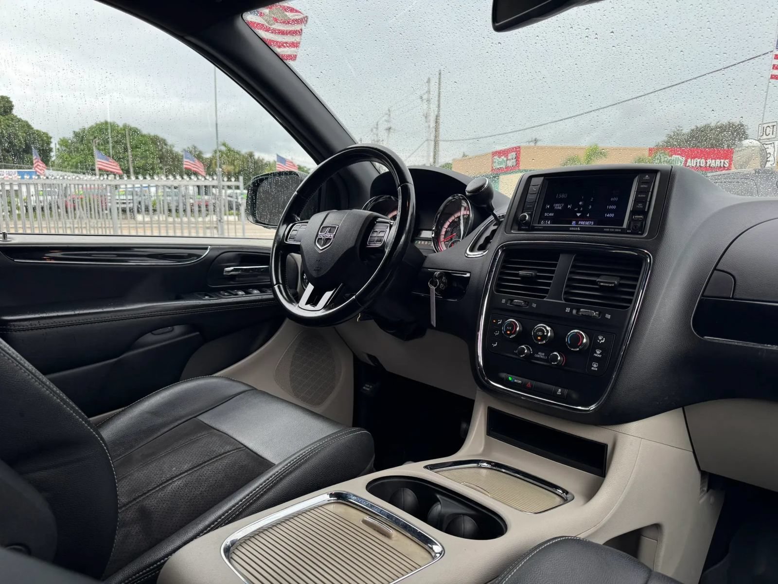 Used 2019 Dodge Grand Caravan SXT FWD image 10