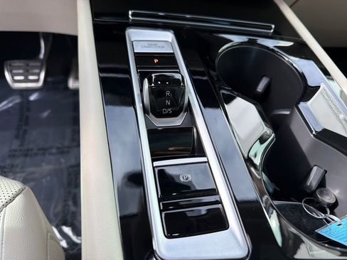 Certified 2025 Volkswagen Atlas SEL Premium R-Line image 28