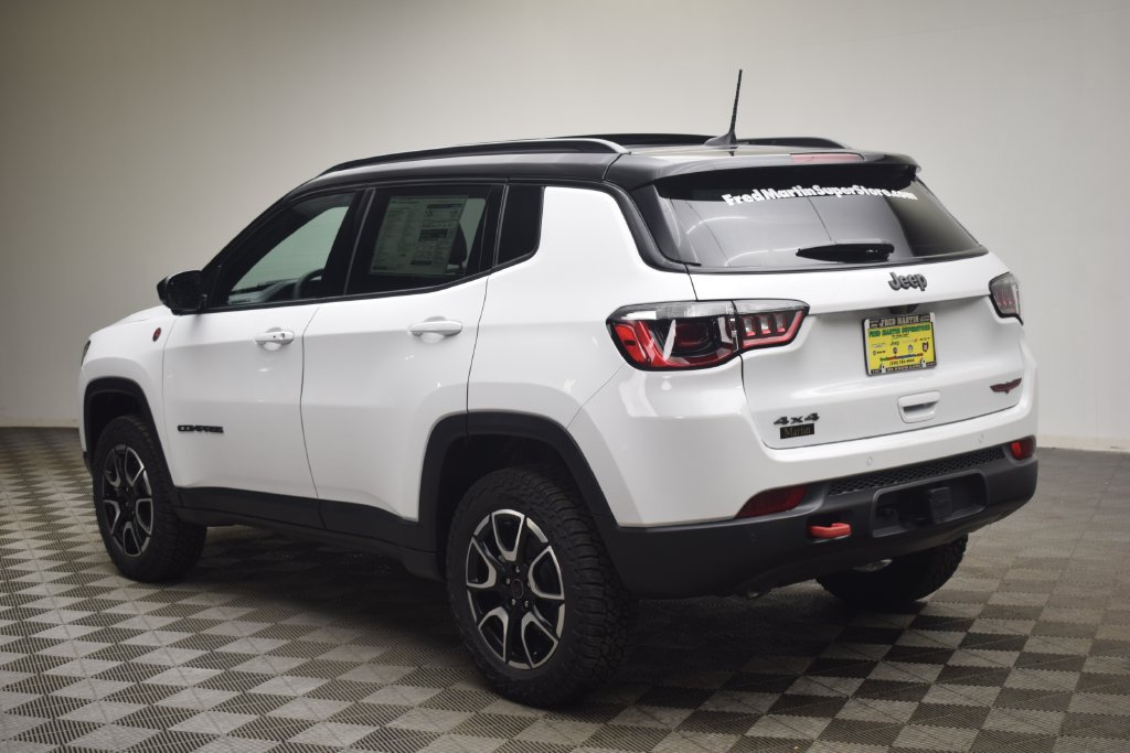 New 2026 Jeep Compass Trailhawk w/ Sun, Sound & Navigation Group AWD/4WD image 13