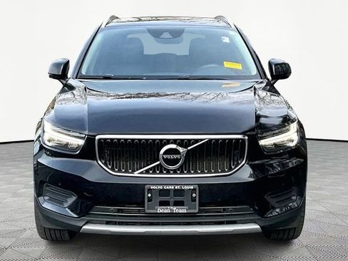 Used 2019 Volvo XC40 T5 Momentum image 2