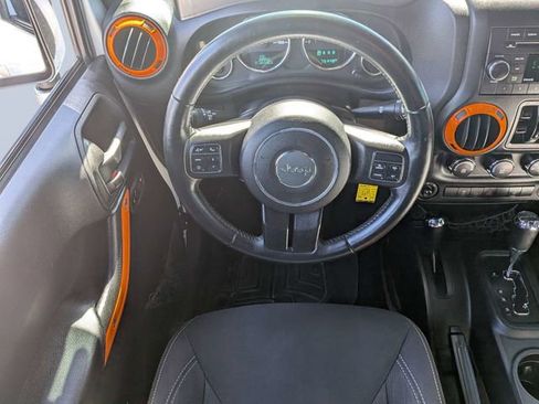 Used 2015 Jeep Wrangler Unlimited Sahara w/ Connectivity Group AWD/4WD image 15
