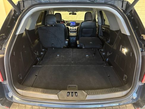 Used 2023 Ford Explorer XLT w/ Equipment Group 202A AWD/4WD image 10