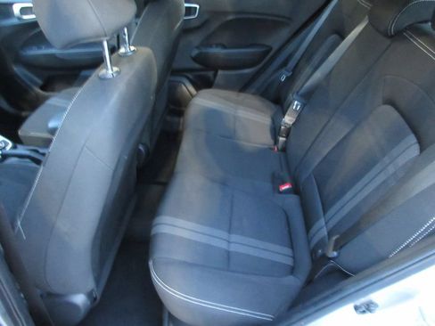 Used 2025 Hyundai Venue SEL FWD image 13