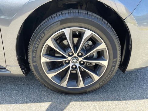 Used 2018 Toyota Avalon XLE Premium w/ Preferred Accessory Package FWD image 34