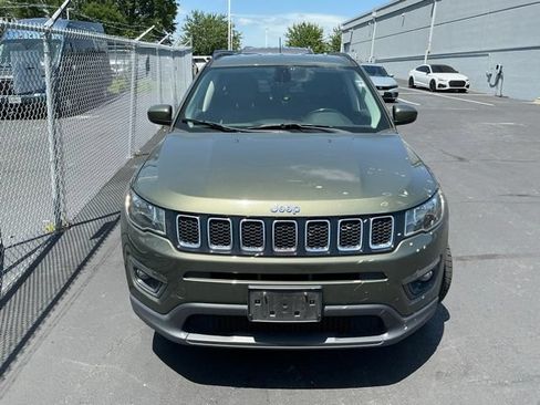 Used 2018 Jeep Compass Latitude w/ Popular Equipment Group FWD image 2