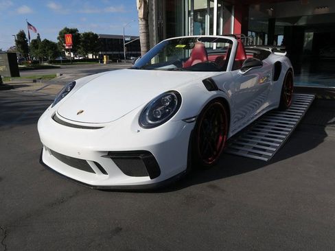 Used 2015 Porsche 911 Turbo S image 2