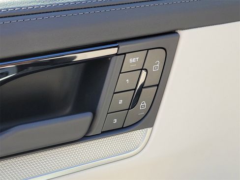 New 2026 Porsche Cayenne image 25