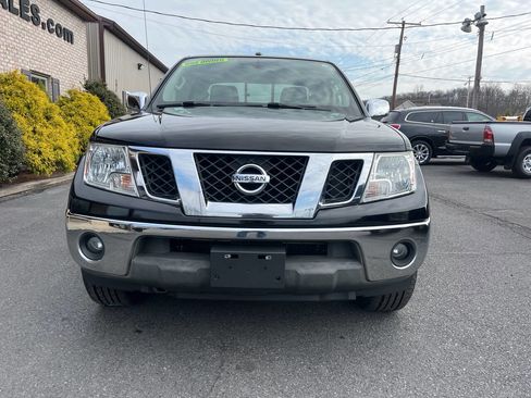 Used 2014 Nissan Frontier SL w/ SL Moonroof Package image 3
