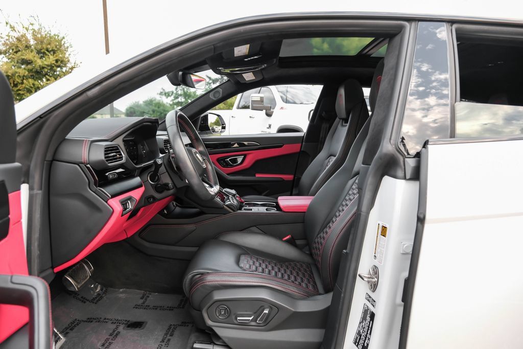 Used 2022 Lamborghini Urus AWD/4WD image 40