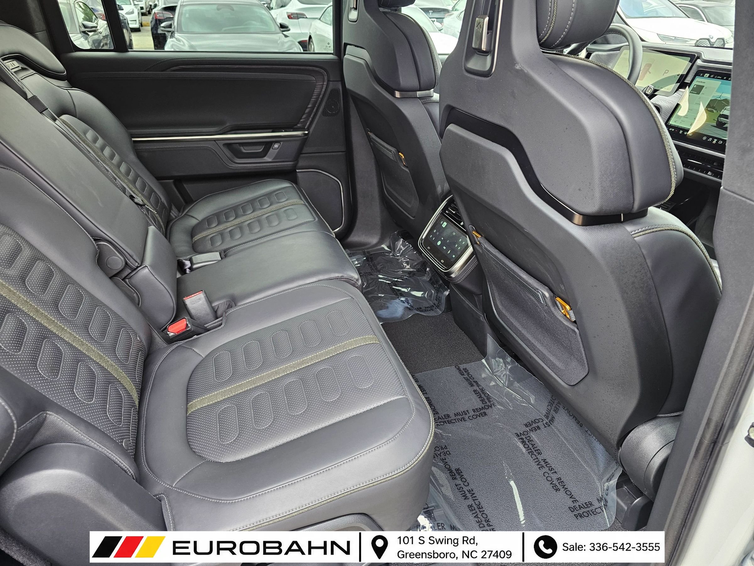 Used 2025 Rivian R1S Adventure Dual AWD/4WD image 25