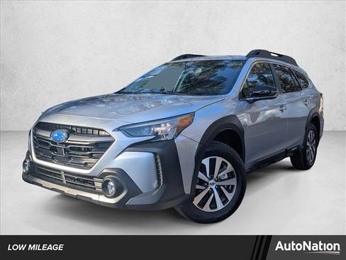 Used 2025 Subaru Outback Premium image 1