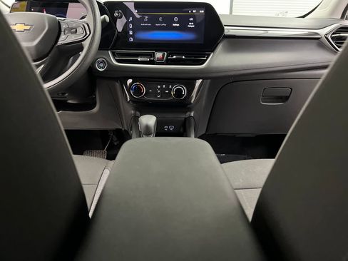 Used 2025 Chevrolet TrailBlazer LT AWD/4WD image 42