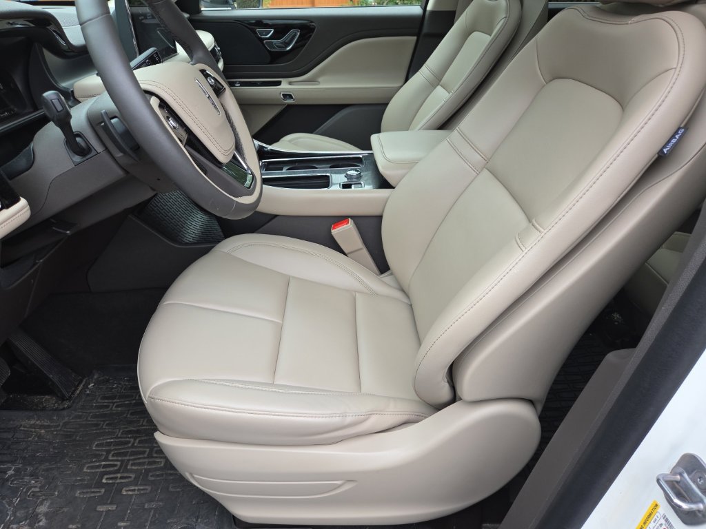 Used 2024 Lincoln Aviator AWD w/ Premium Package image 11