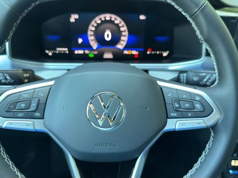 New 2026 Volkswagen Taos SE FWD image 11